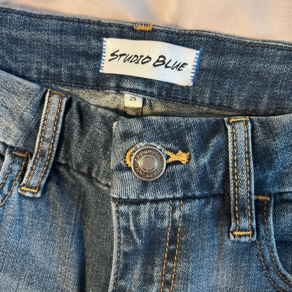 Mid Rise Cropped Skinny Jeans - Picture 3 of 7